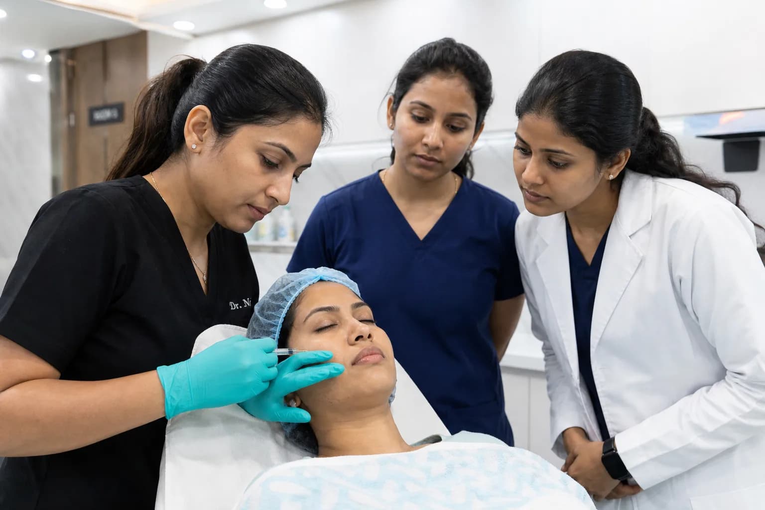 Doctors observing a live aesthetic procedure during Skinfinity Academy training